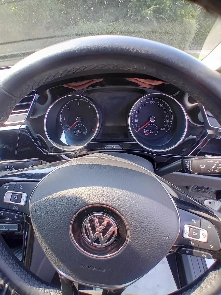 Volkswagen Touran 2016 - Image 2