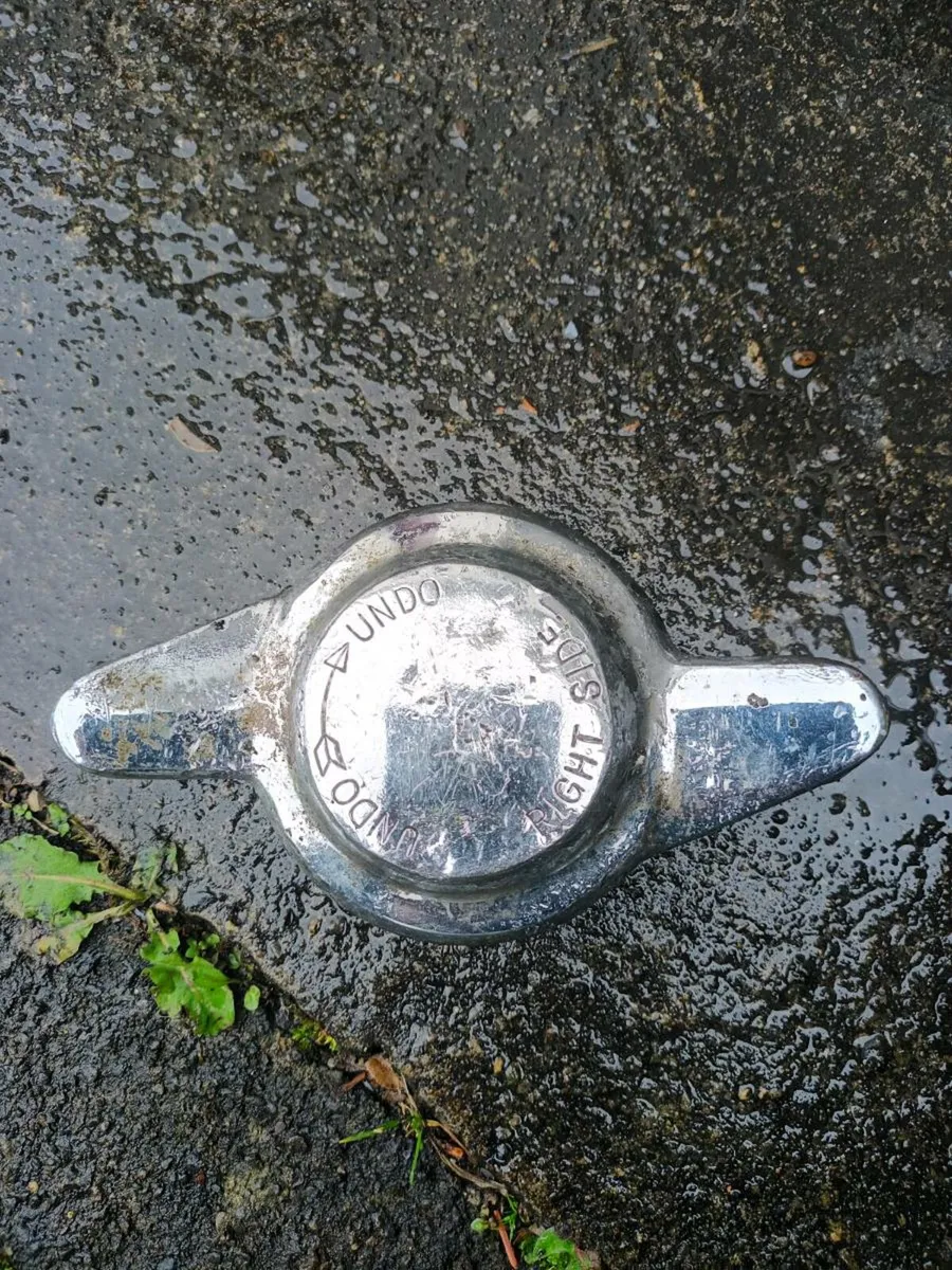 Chrome Knock on Hubcaps/Spinners - Image 3