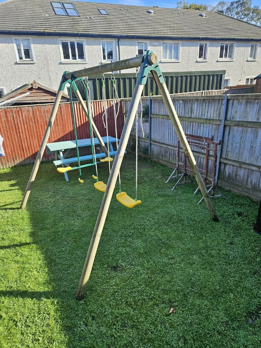 Kids swing set