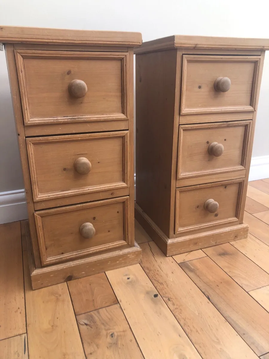 2 Pine Bedside Lockers - Image 1