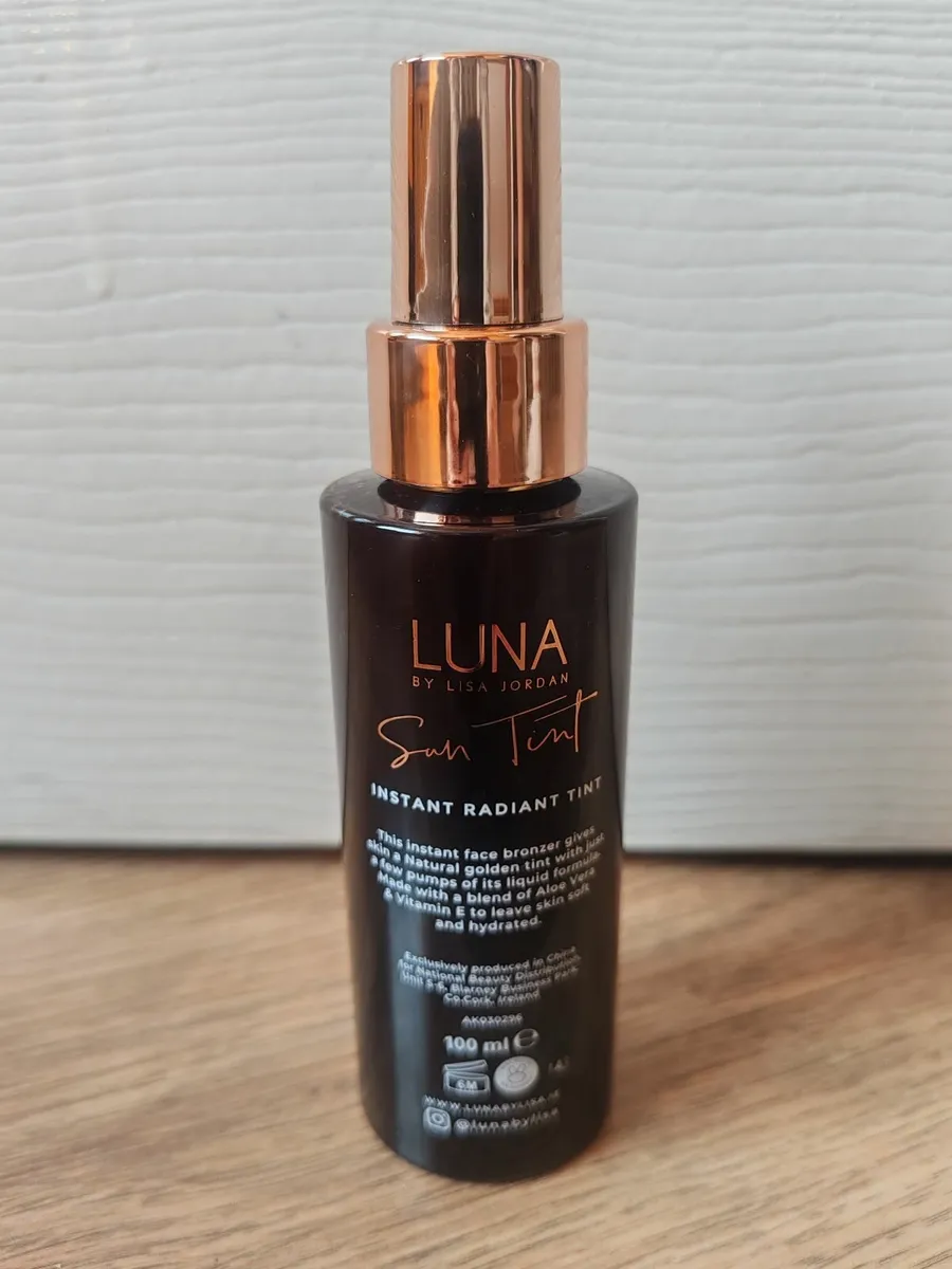 Sun Tint Luna by Lisa Jordan (New) €10 - Image 2
