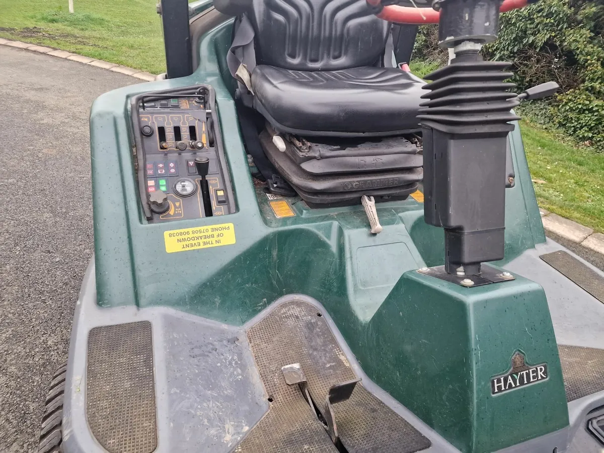 Hayter 35hp ride on mower lawnmower - Image 3