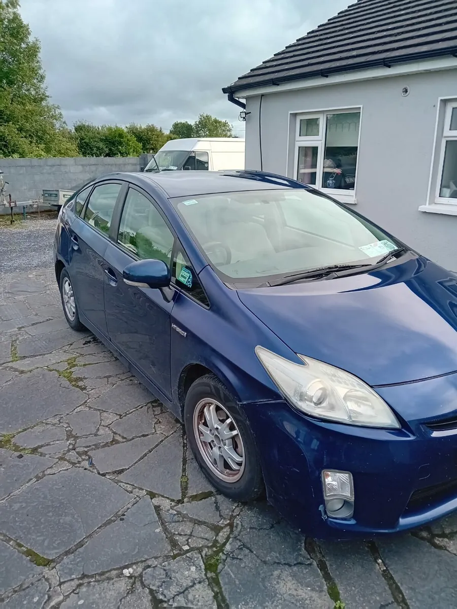 Toyota prius 1.8 petrol hybrid automatic - Image 4