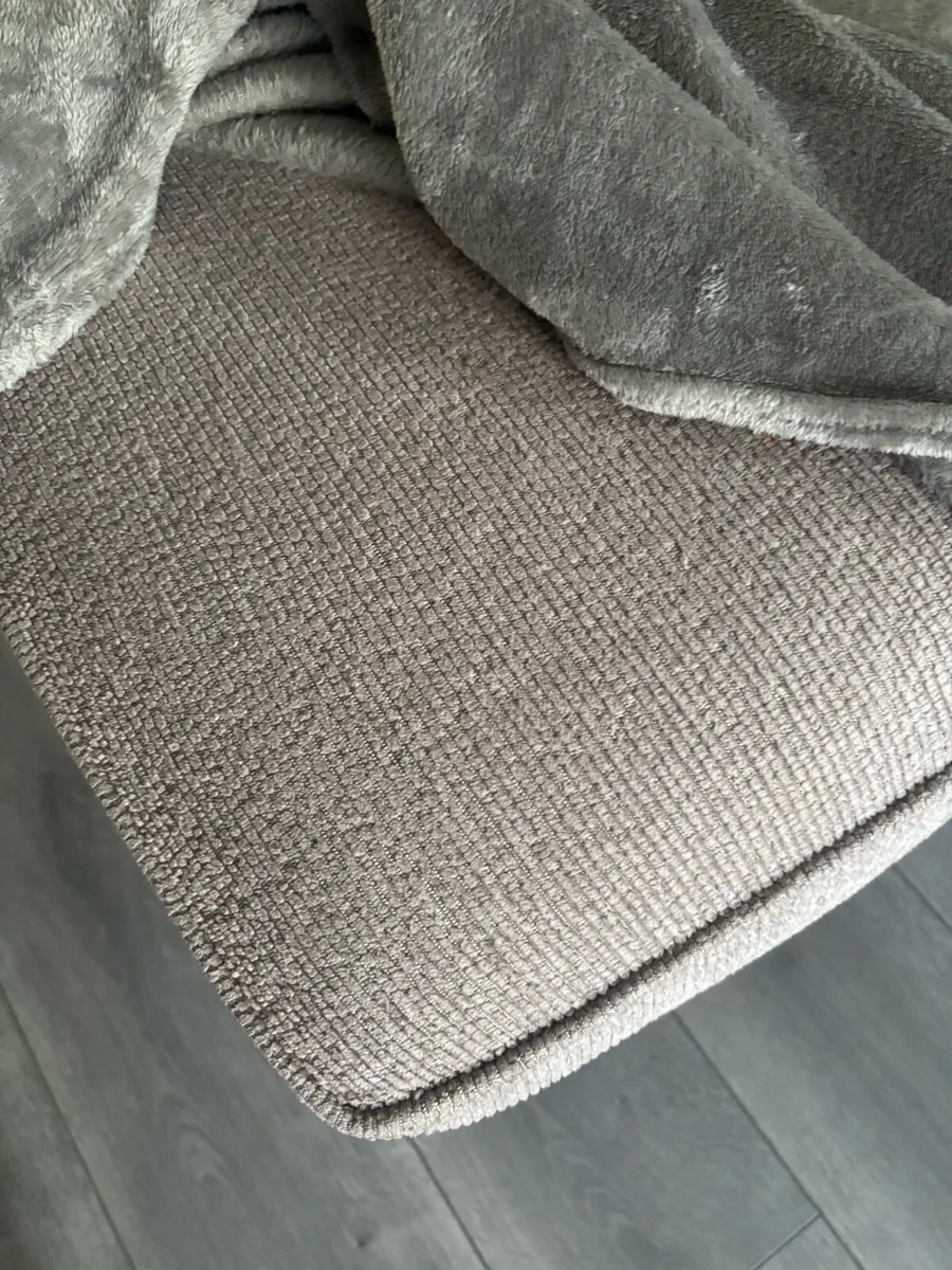 Couch - Image 3