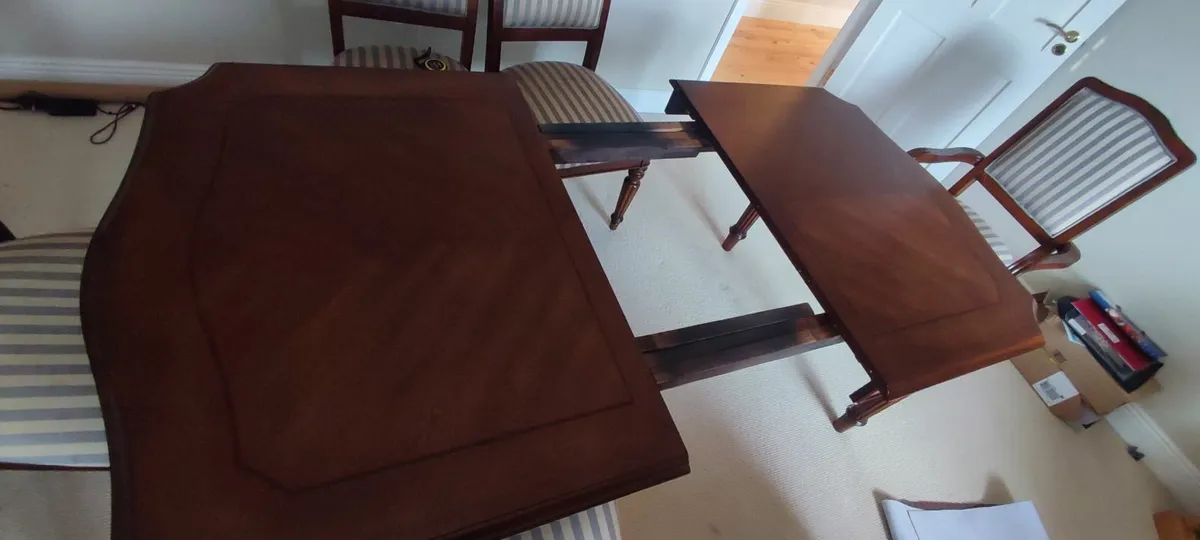6 piece table and chairs - Image 2