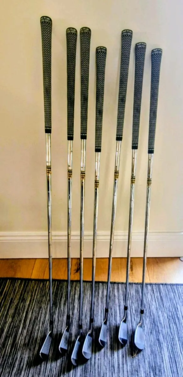 Golf irons Titleist s100s - Image 1
