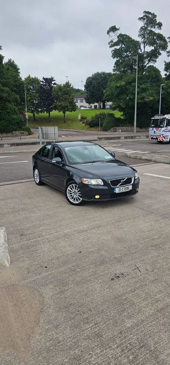 Volvo S40 Top Spec Full Leather - Image 2
