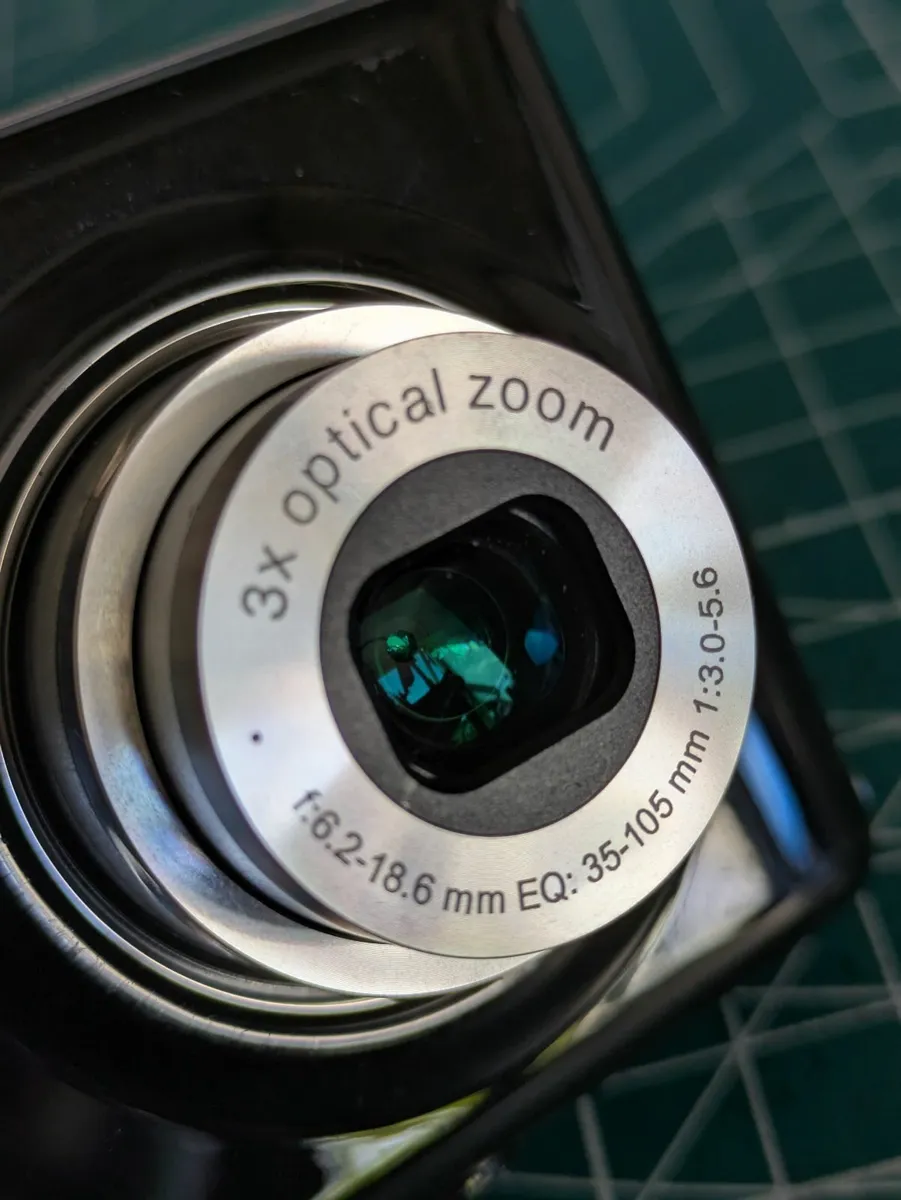 Medion 12 MP CCD 🌈 digital compact camera - Image 2