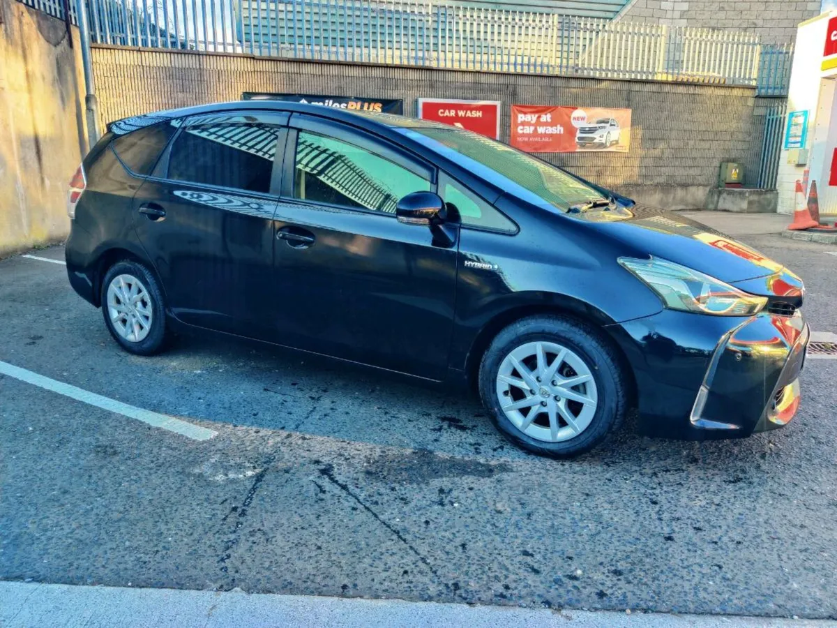 Toyota Prius 7 seater - Image 4