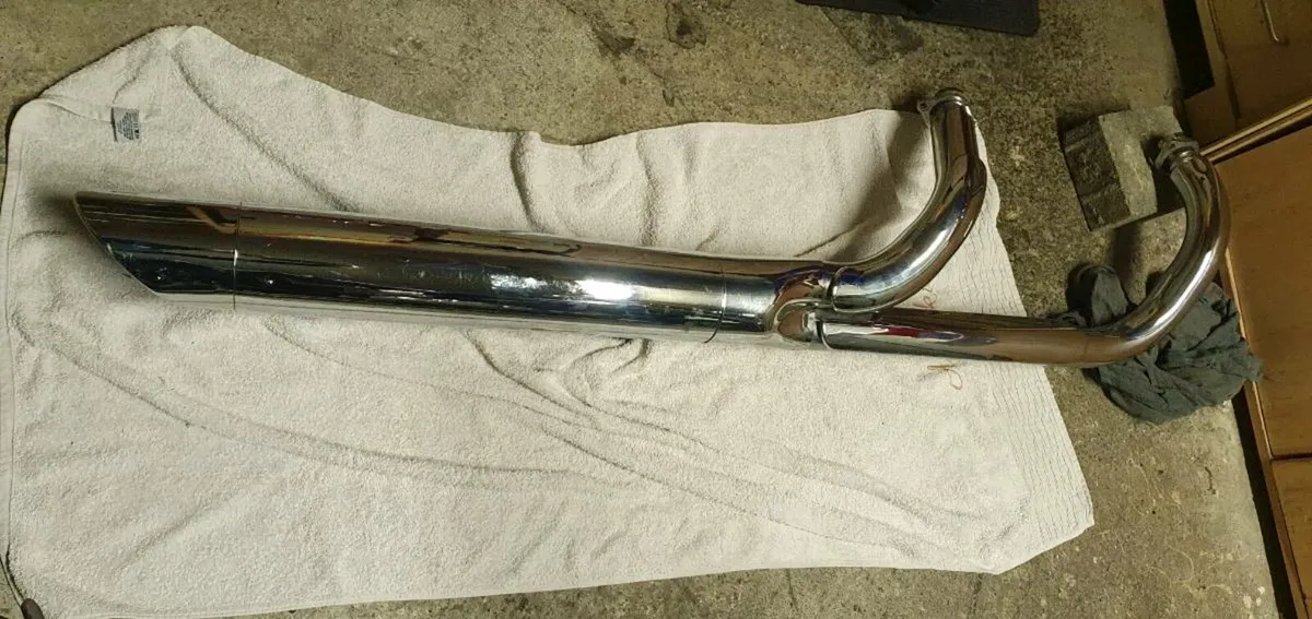 Honda Shadow 750 exhaust like new - Image 2
