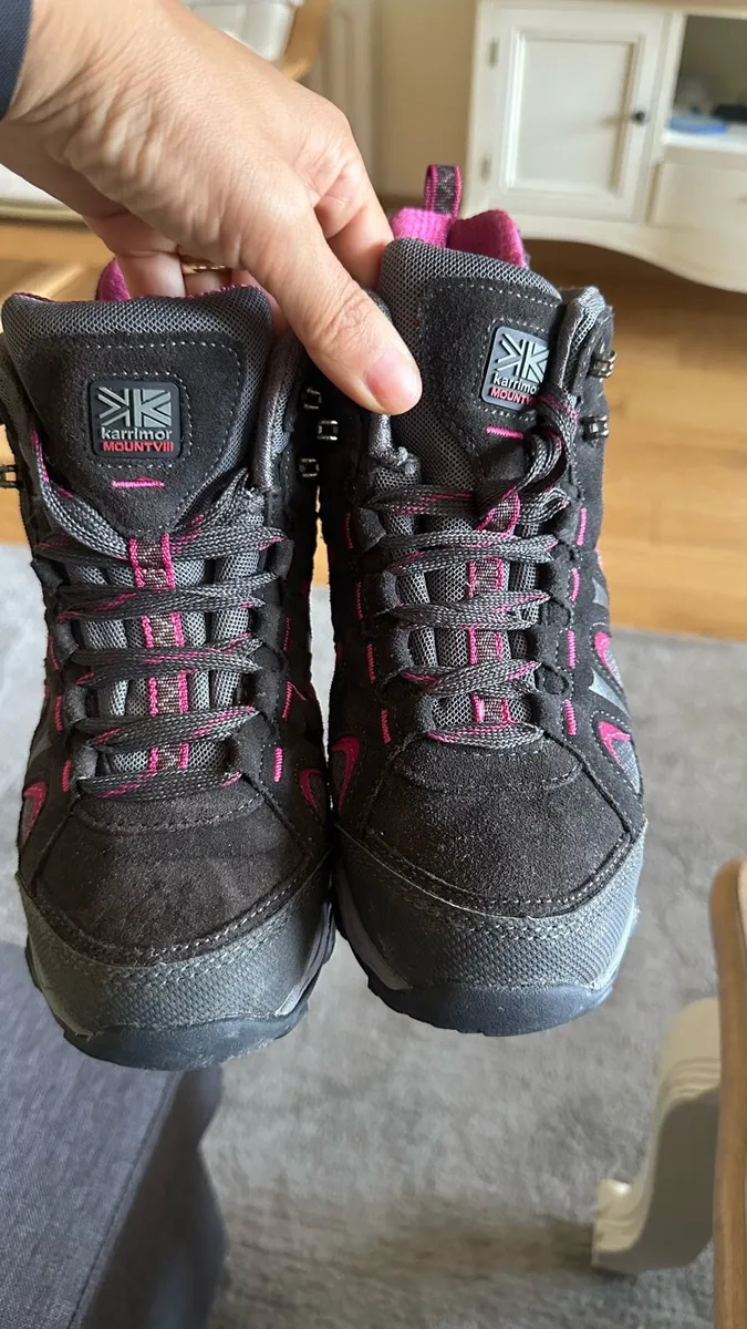 Hiking shoes - Image 1