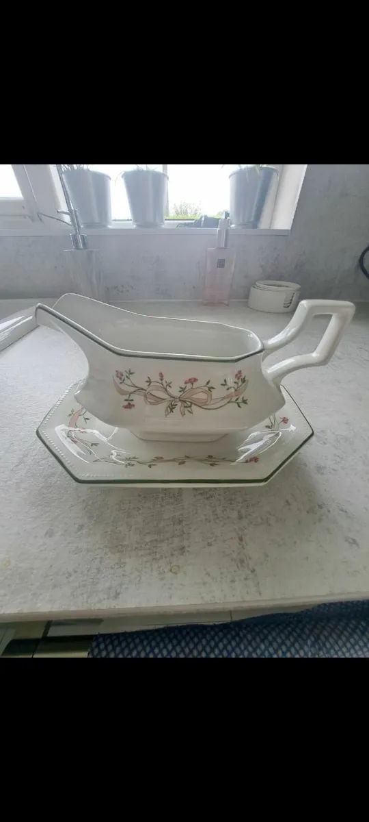 Sauce boat on stand   ( eternal beau) - Image 2