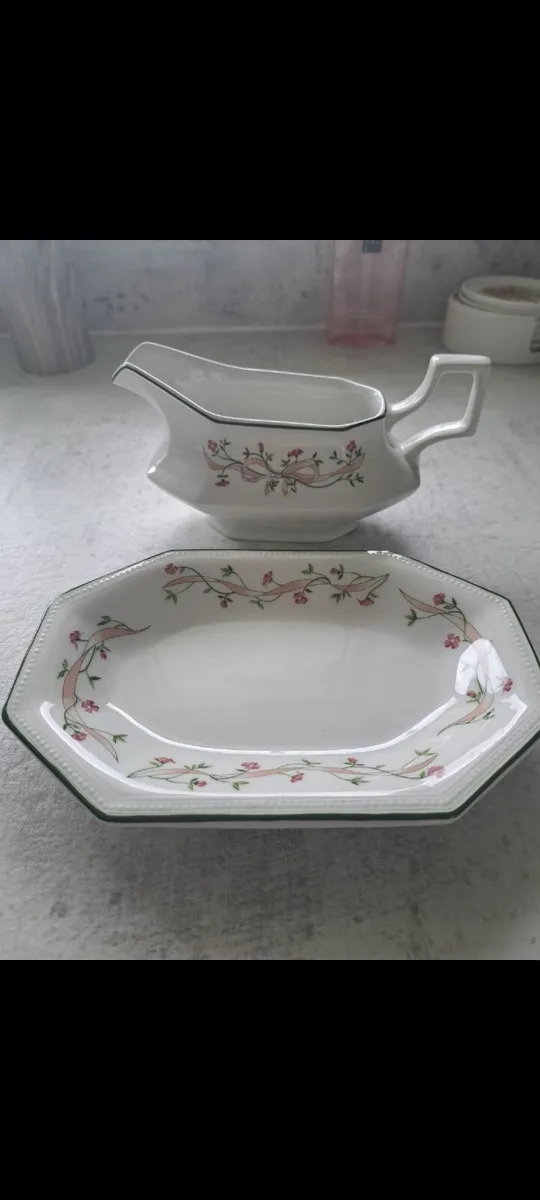 Sauce boat on stand   ( eternal beau) - Image 1