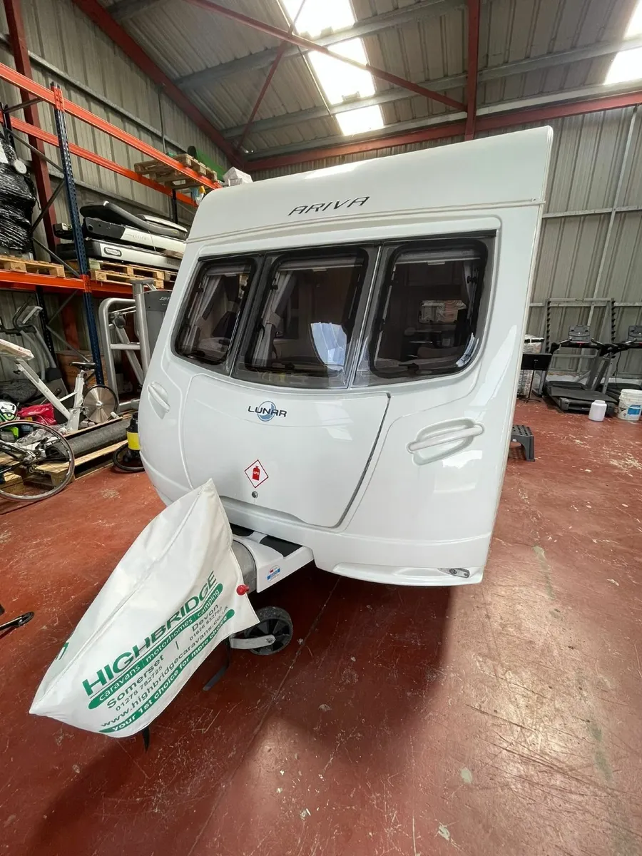 Immaculate Lunar Arriva Caravan 2017 - Image 2