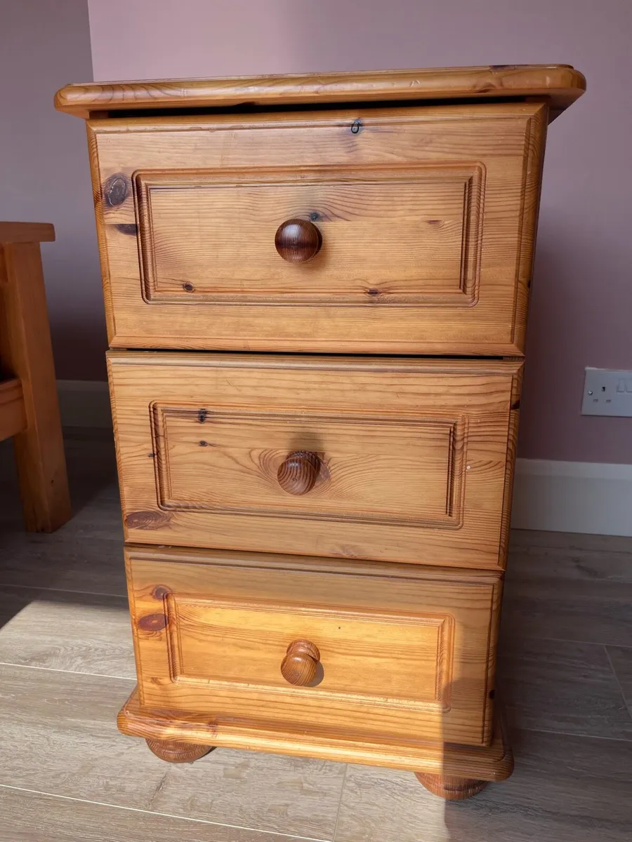 Bed side table - Image 1