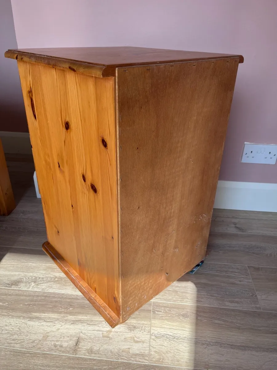 Bed side table - Image 3