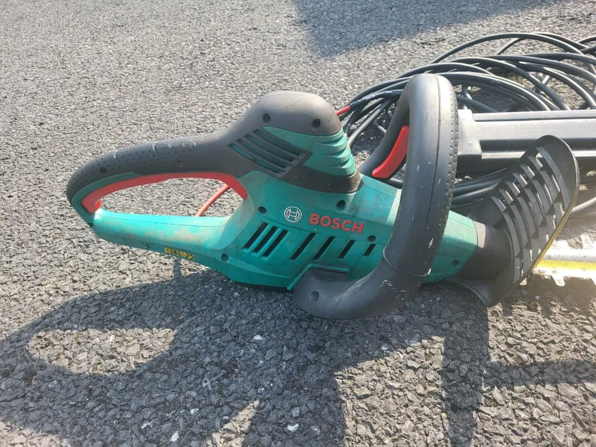 Bosch Mains Electric Hedge cutters - Image 2
