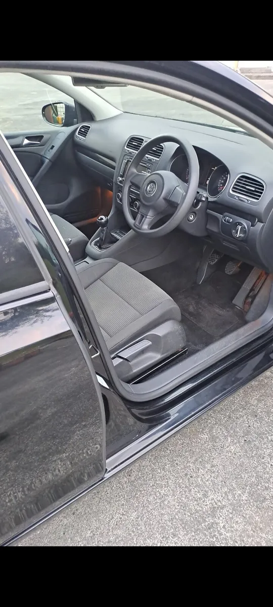 Volkswagen Golf 2010 - Image 2