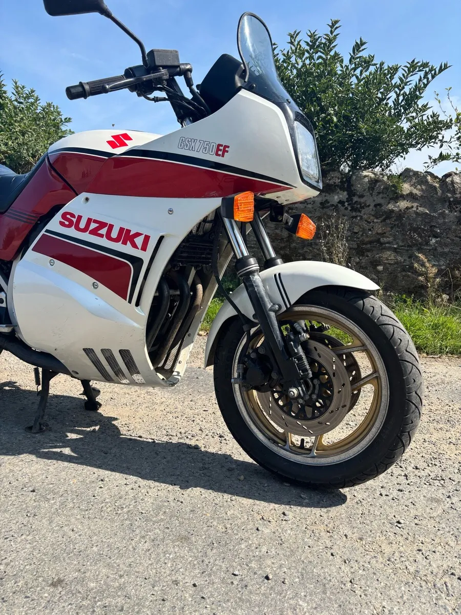Suzuki GSX 750 EF - Image 2
