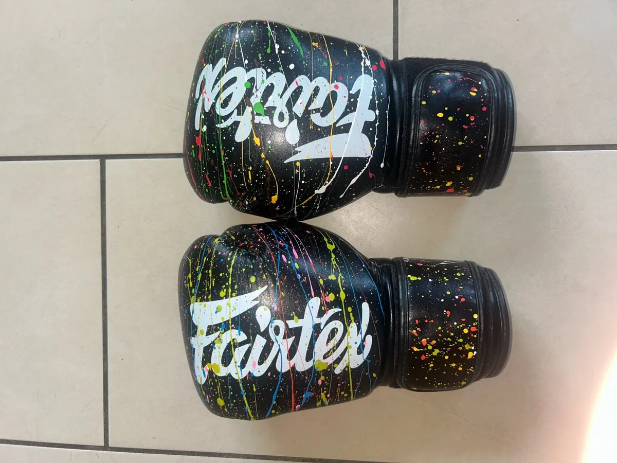 Fairtex Painter boxing gloves 10z - Image 1