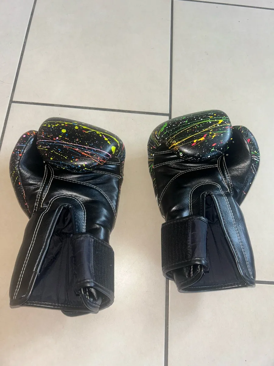 Fairtex Painter boxing gloves 10z - Image 3
