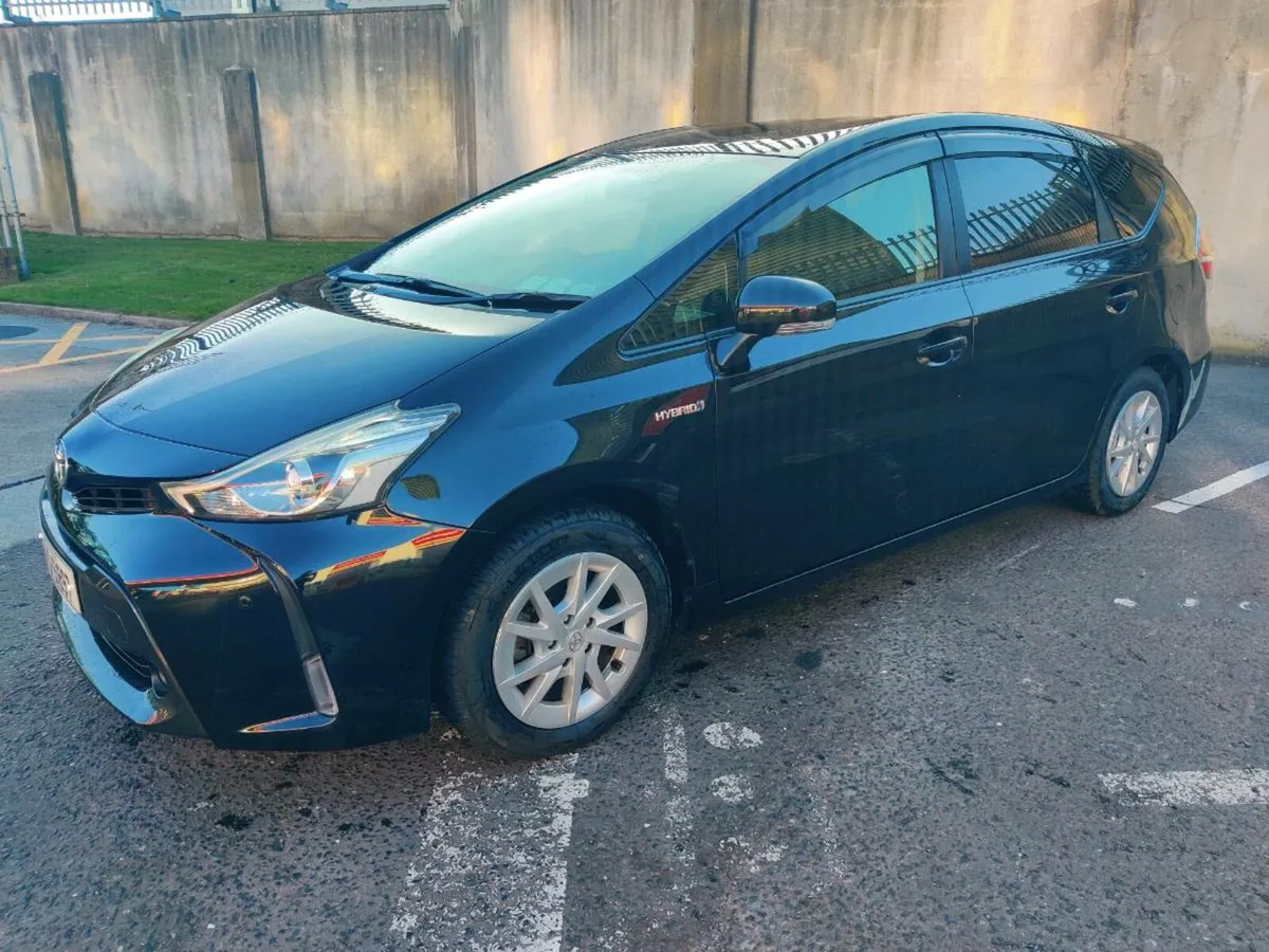 Toyota Prius 7 seater - Image 1
