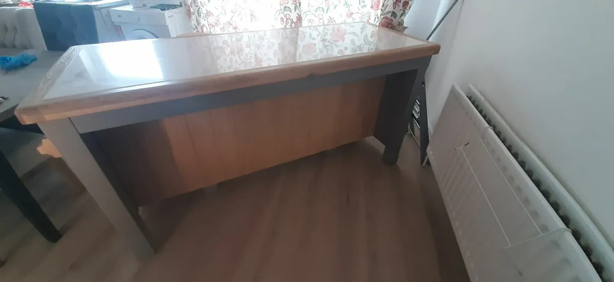 Kitchen island - Image 1