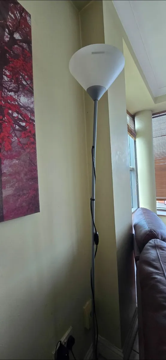 Floor lamp- great condition - Image 2