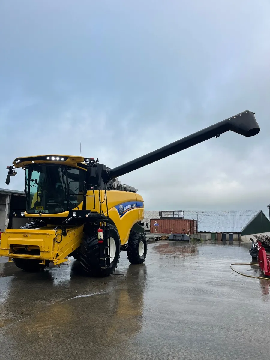 Combine harvester - Image 2