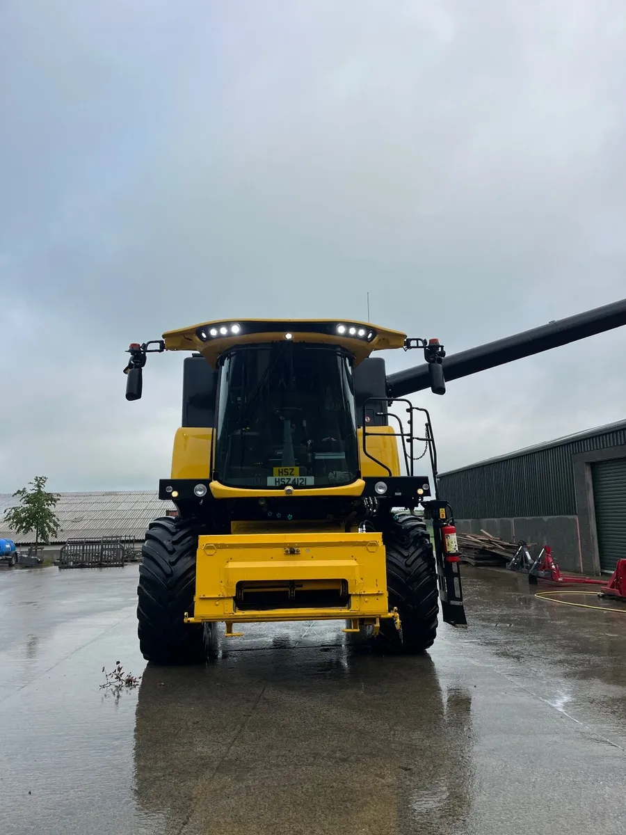 Combine harvester - Image 3