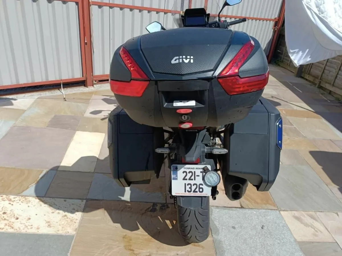 2022 Honda NT1100 - Image 2