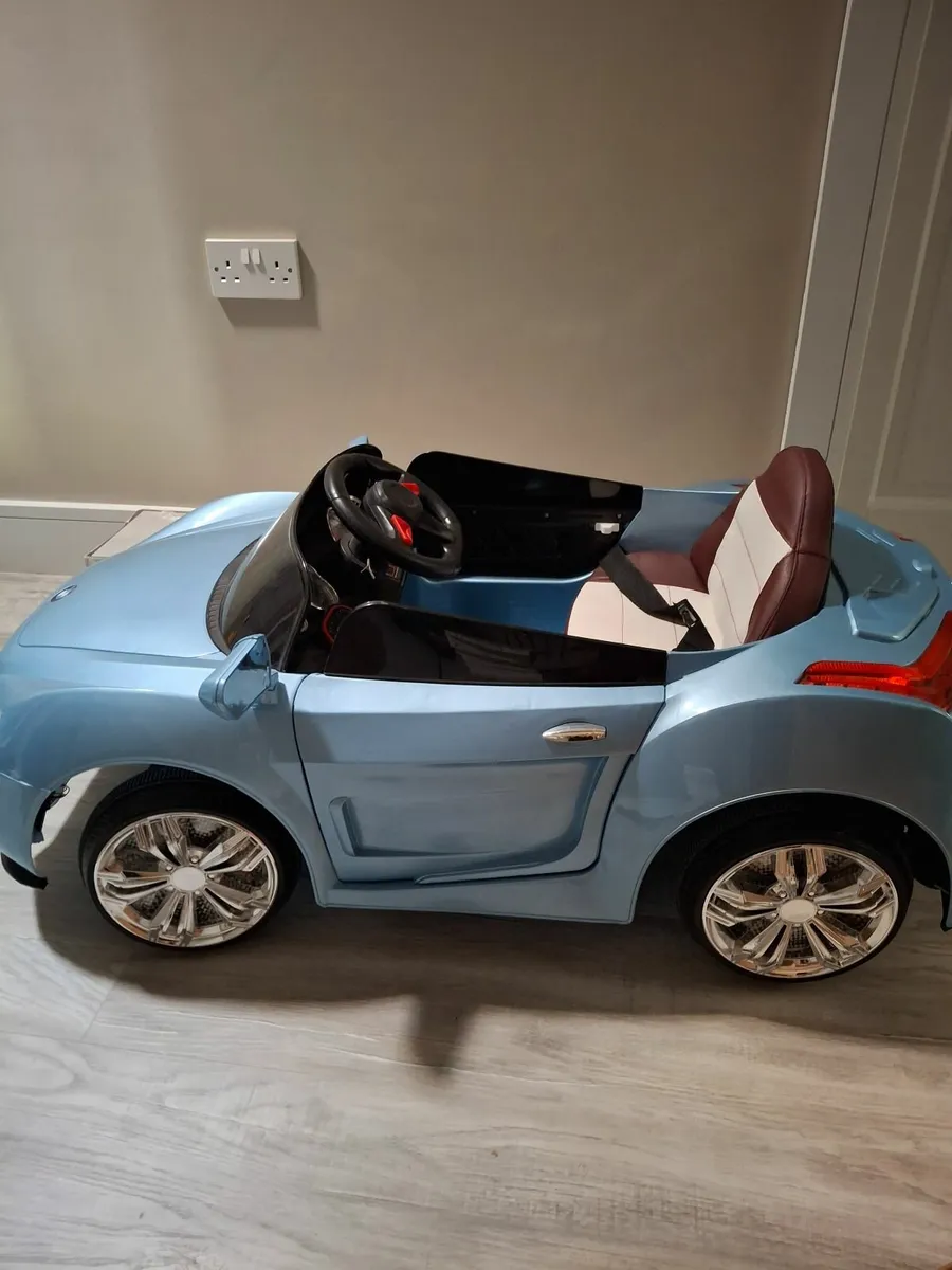 Battery operated car - Image 1