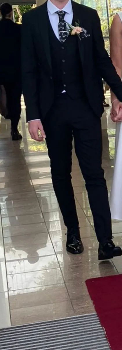Black suit - Image 1