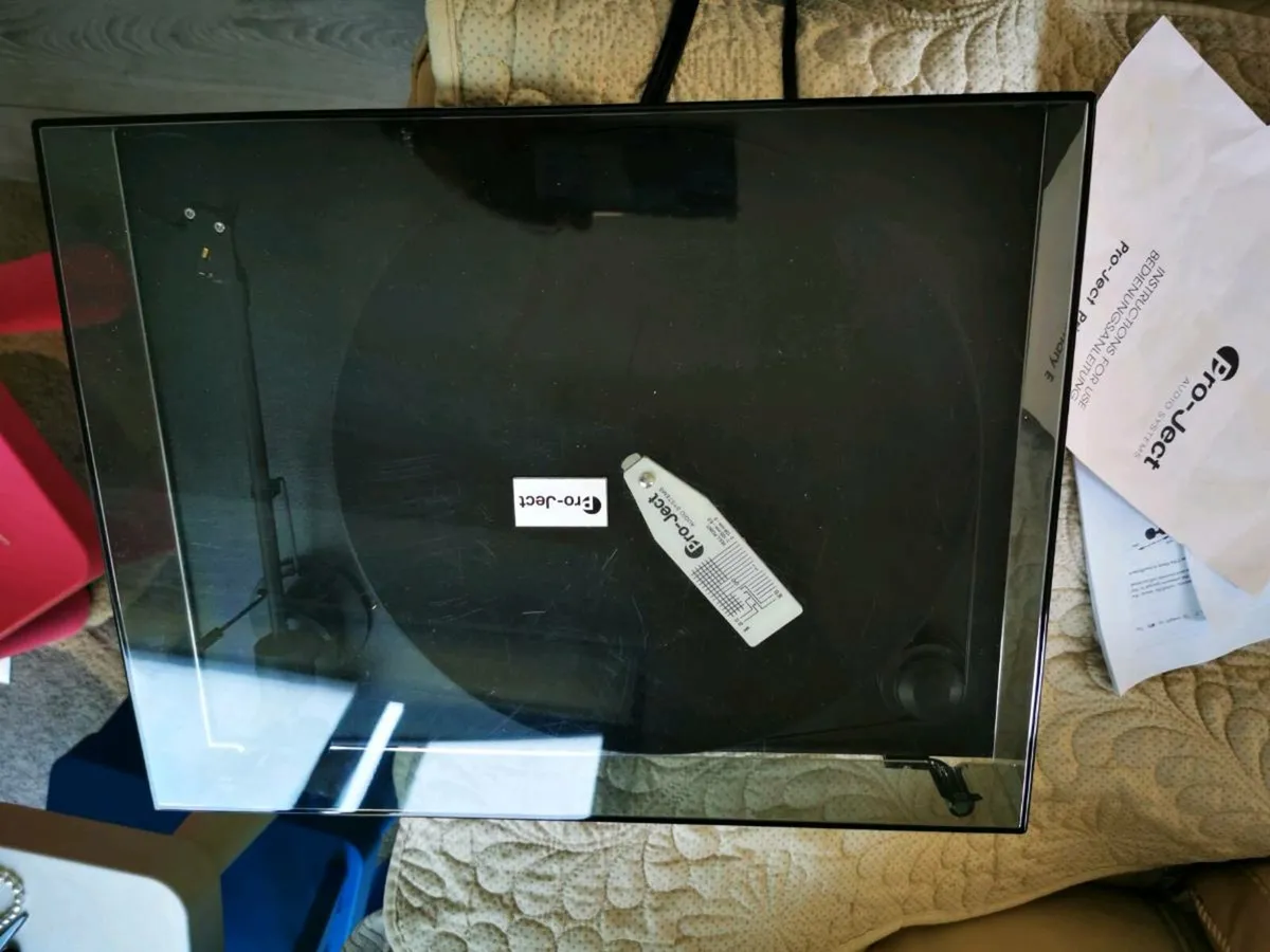 Project E Record Player - as new!! - Image 1