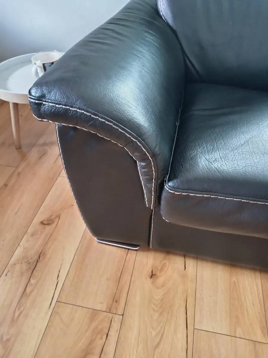 Real leather sofas - Image 1