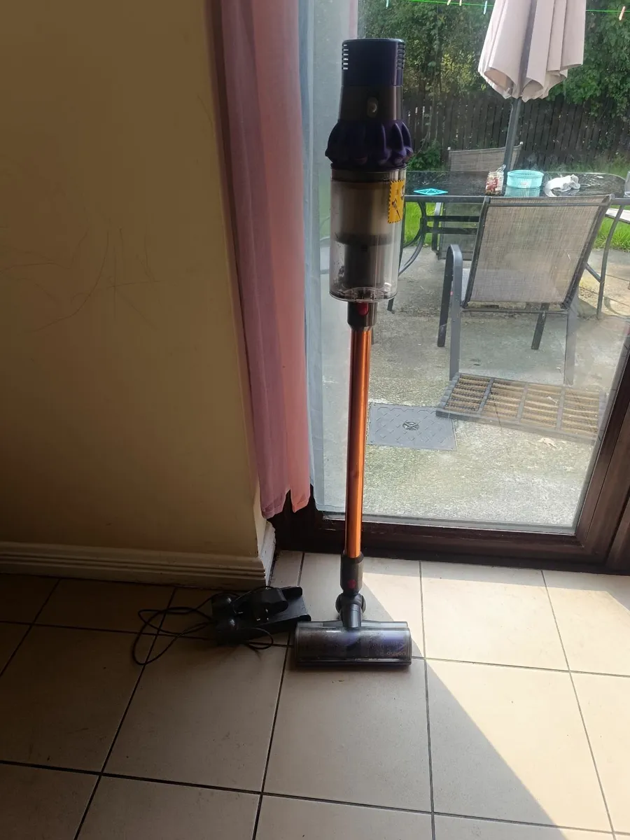 Dyson cordless Hoover - Image 2