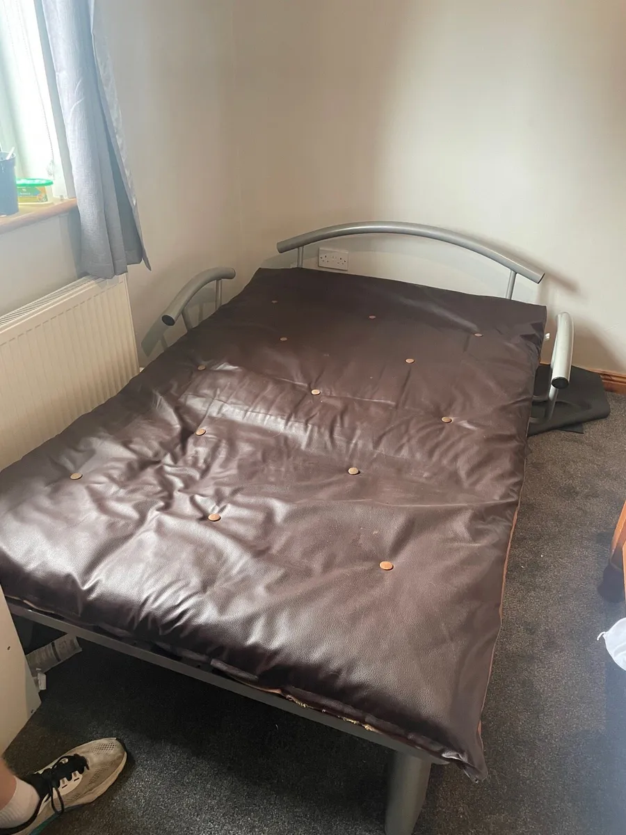 Pull out sofa bed - Image 2