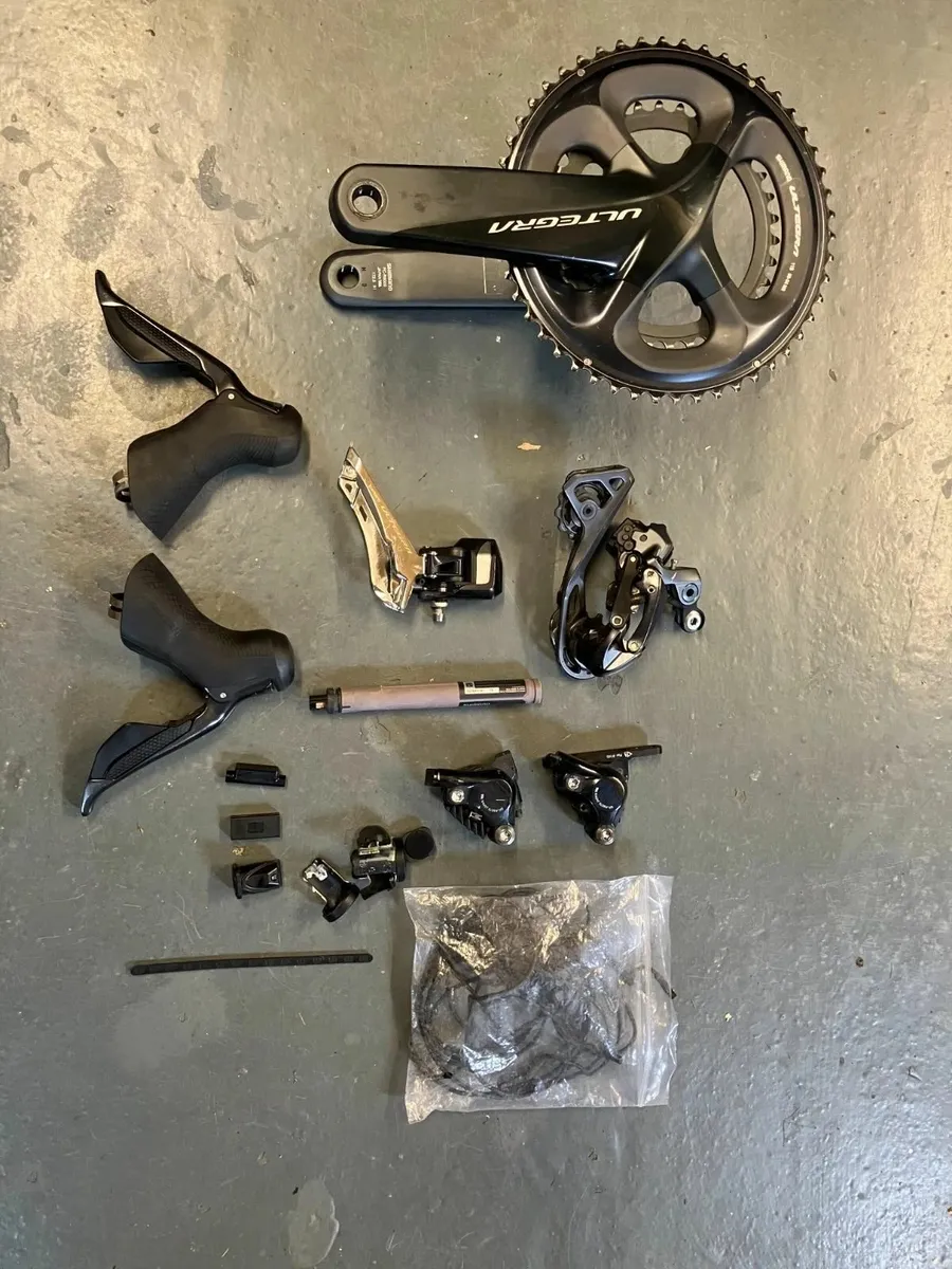 Ultegra R8070 Di2 Disc Hydraulic 2x11 Groupset - Image 1
