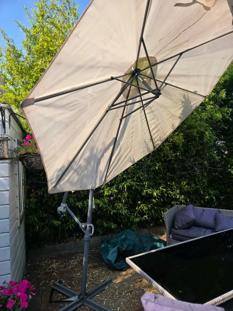 Parasol - Image 1
