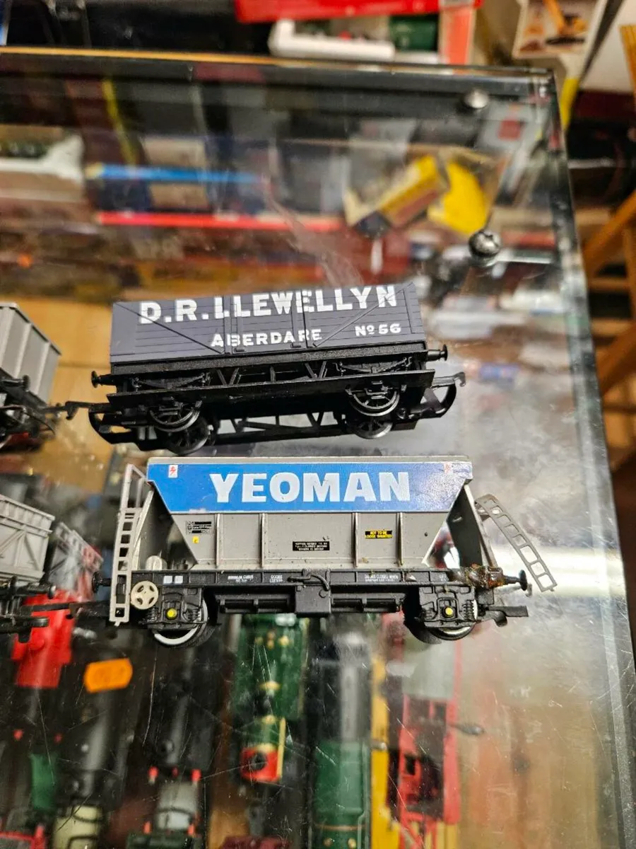 Hornby OO Gauge Wagons - Image 2