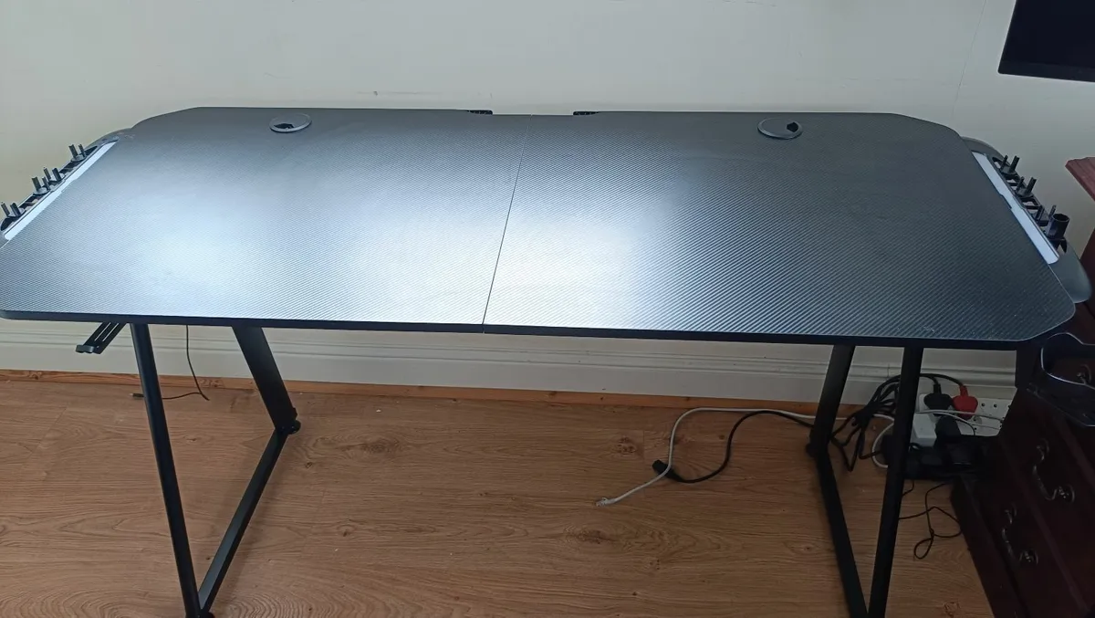LED Gaming desk - Image 1