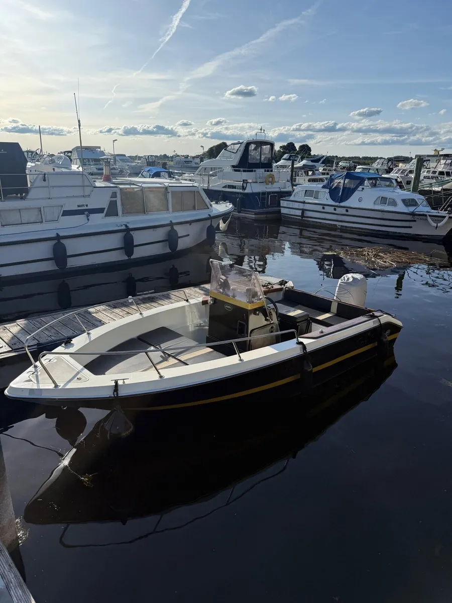 San Boat 520 - Fishing / Speed / Ski Boat - Image 1