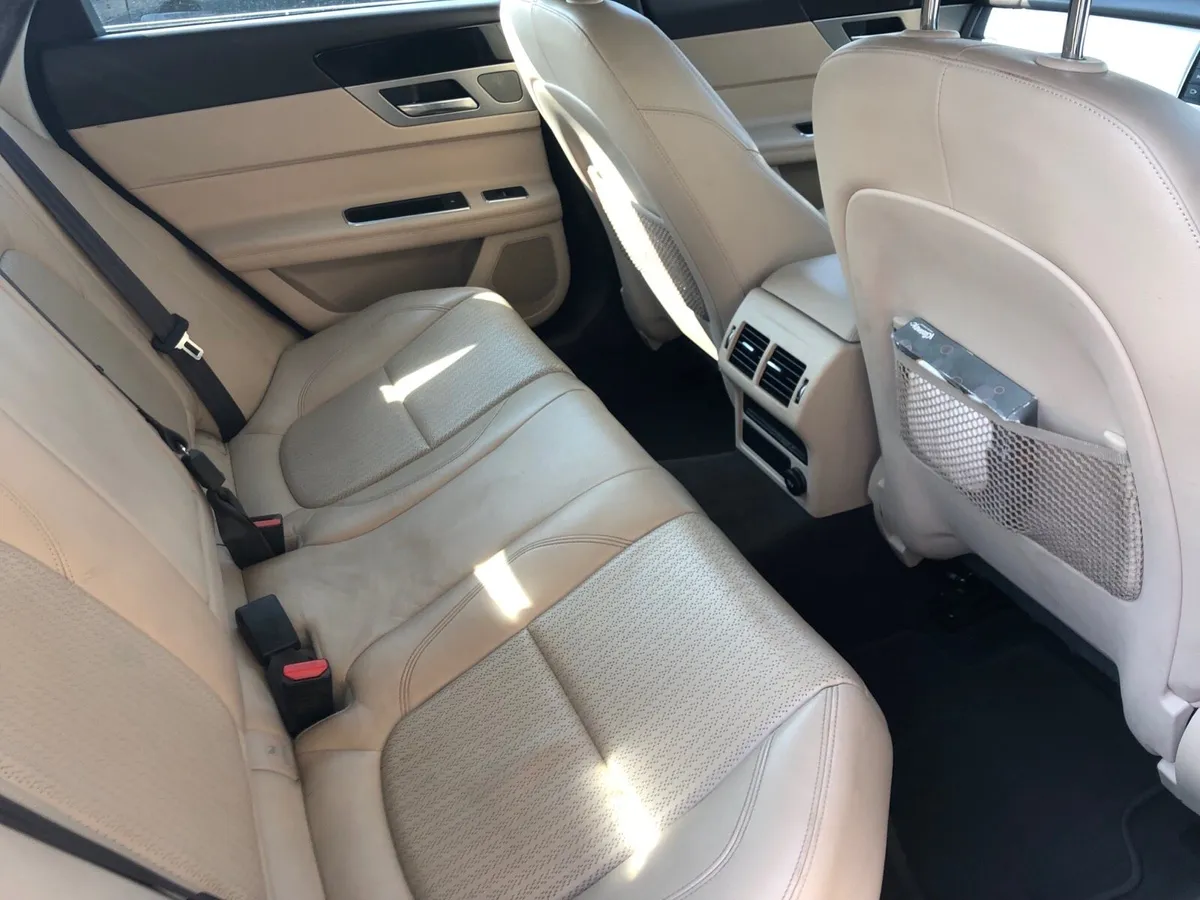 Jaguar XF - Image 3