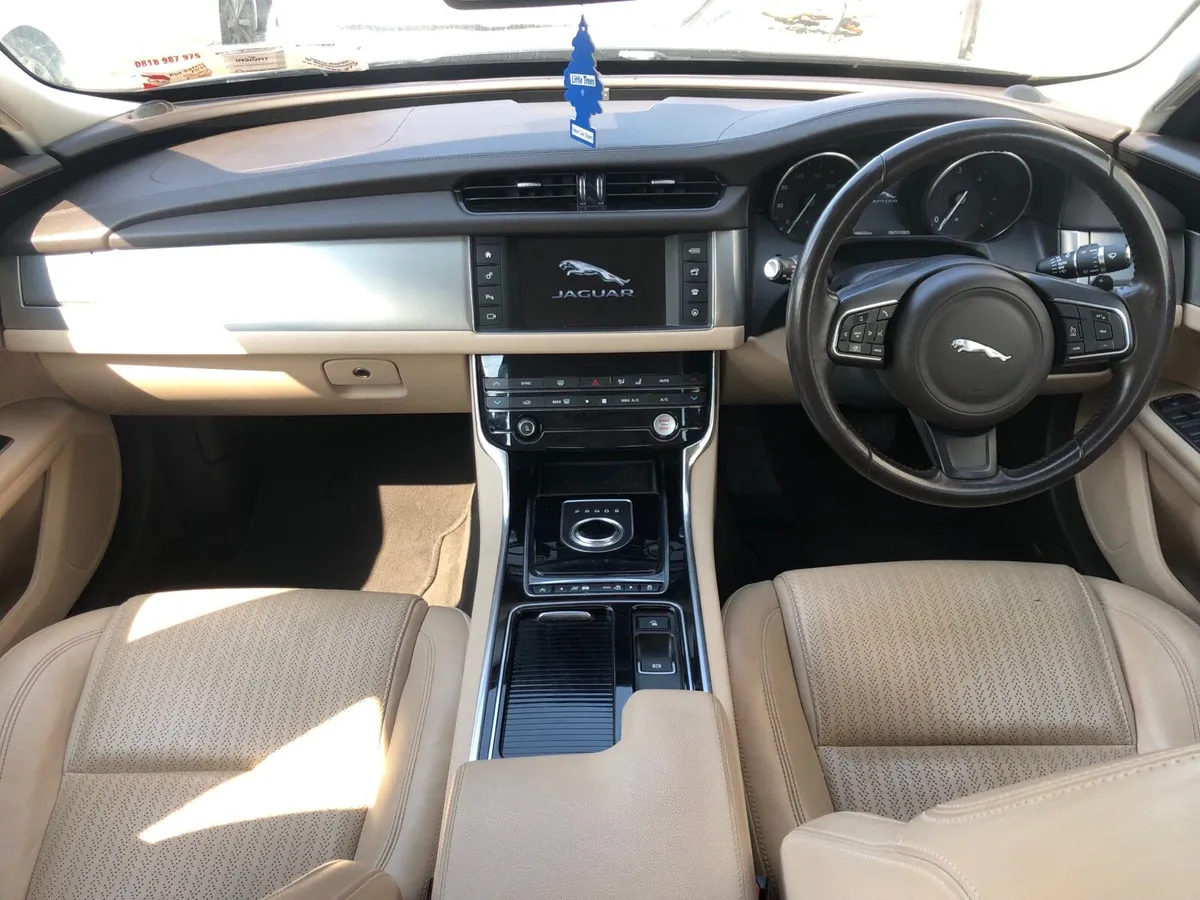 Jaguar XF - Image 4