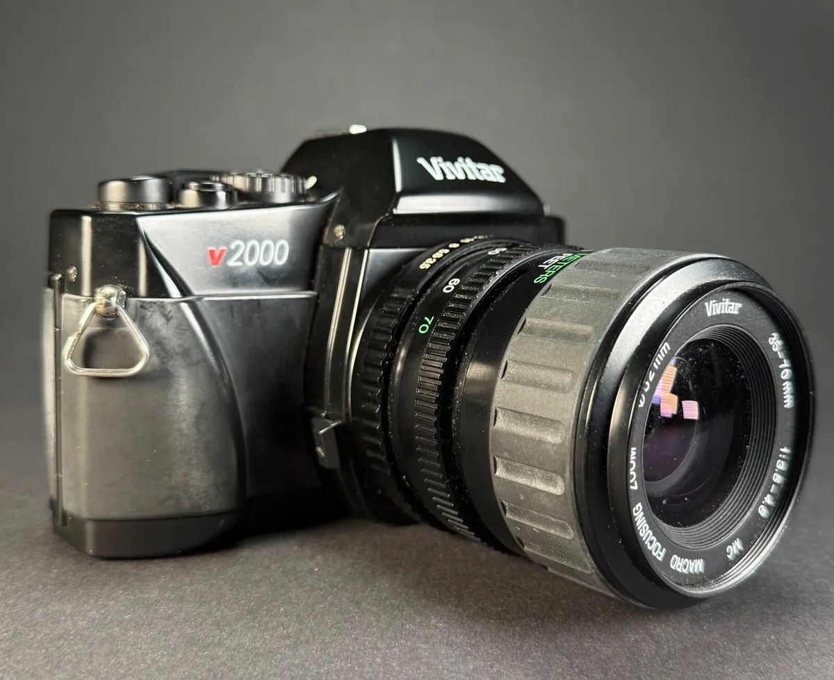 Vivitar V2000 35mm film camera kit - Image 2