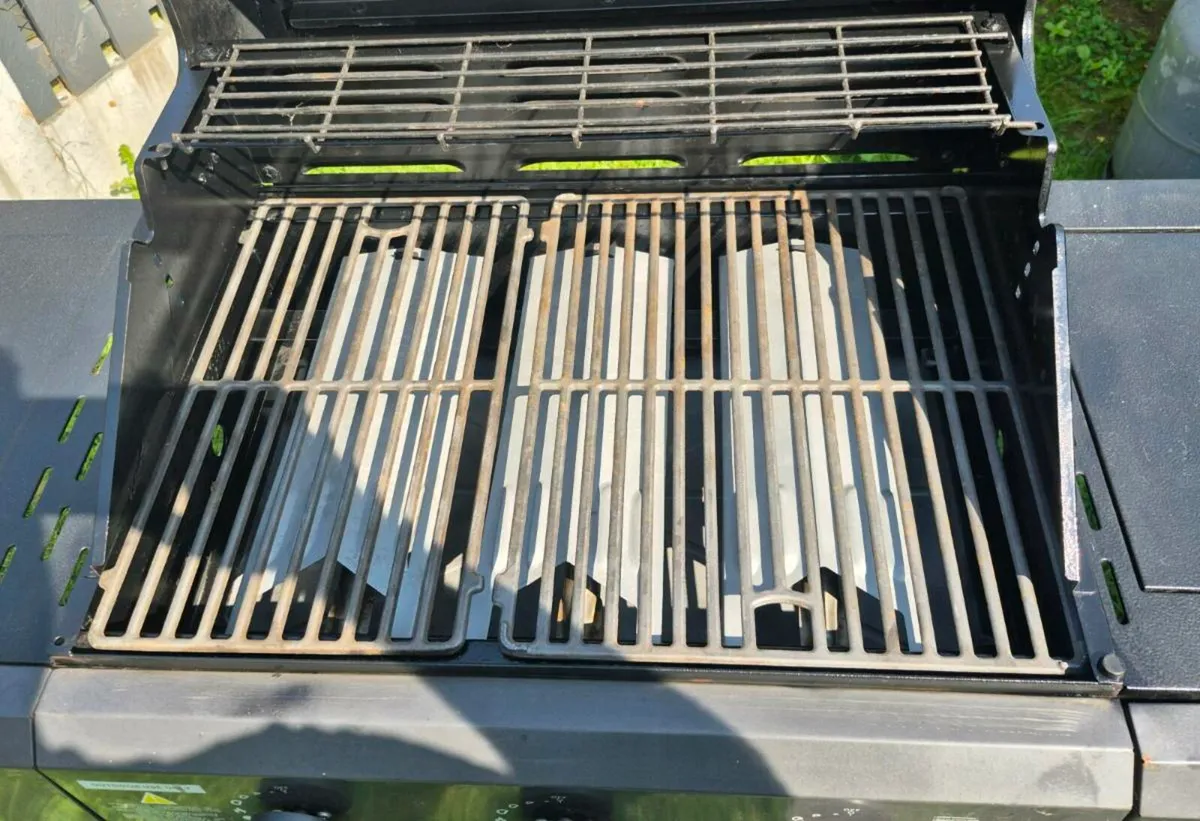 Phoenix 3 Burner Gas BBQ and Charcoal Bbq with 1 S - Image 4