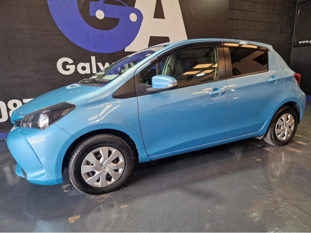 Toyota Yaris 40K KM ONLY-AUTOMATIC-REAR CAMERA AND - Image 4