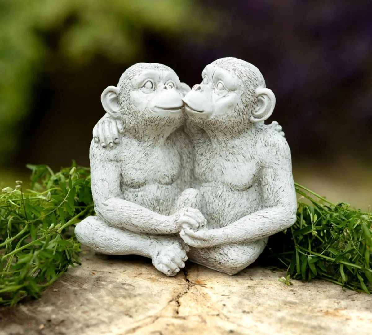 Kissing Monkeys Garden Ornament Love Chimps NEW - Image 2