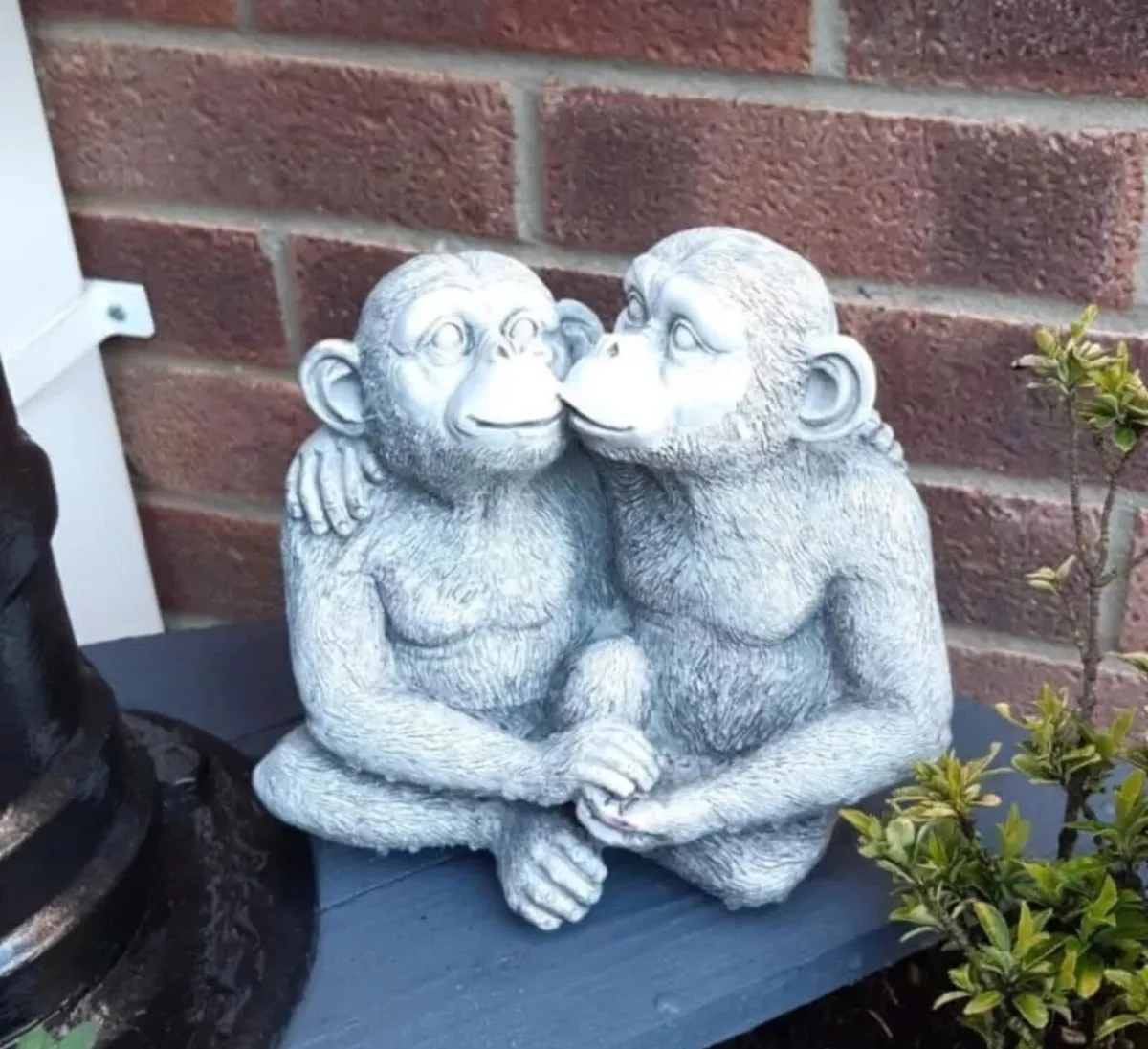 Kissing Monkeys Garden Ornament Love Chimps NEW - Image 3