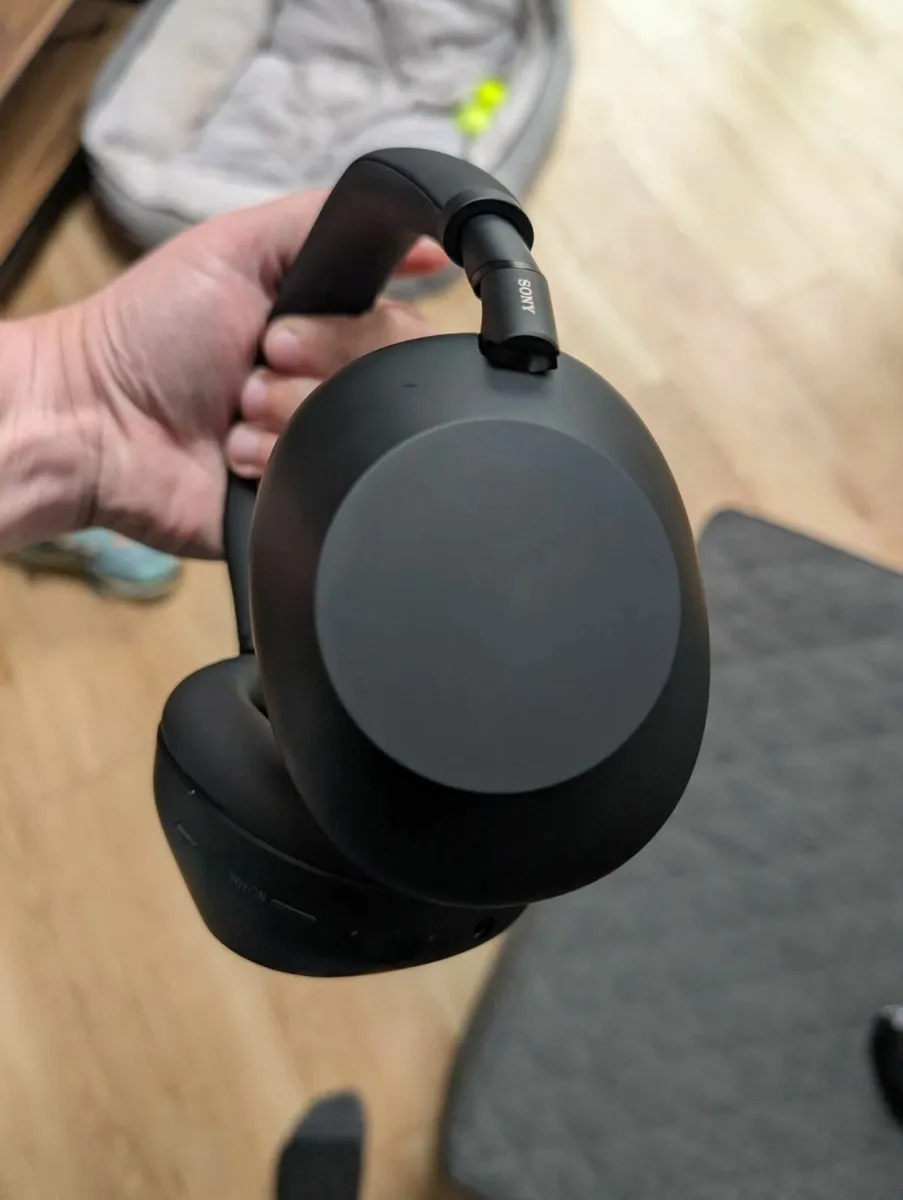 Sony WH-1000XM6 headphones - Image 3